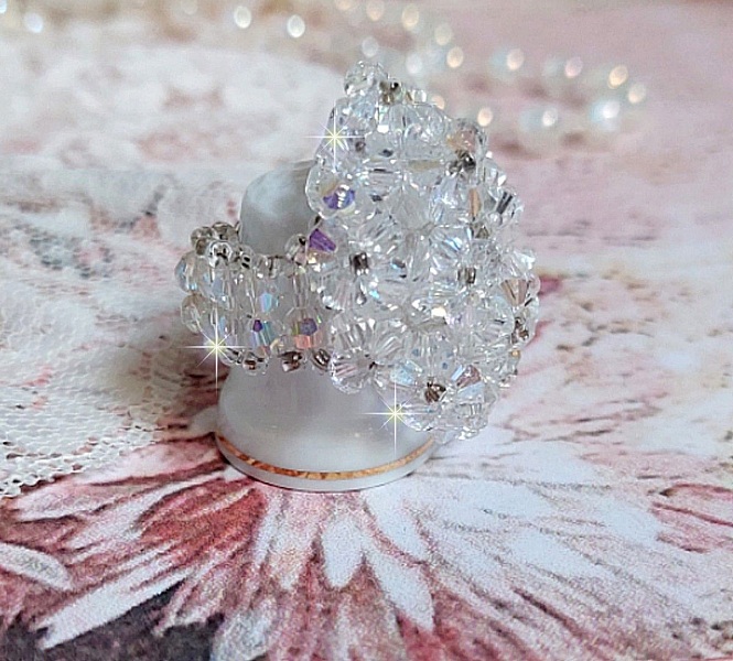 Flock ring med fasetter og snurretopper i Swarovski krystall