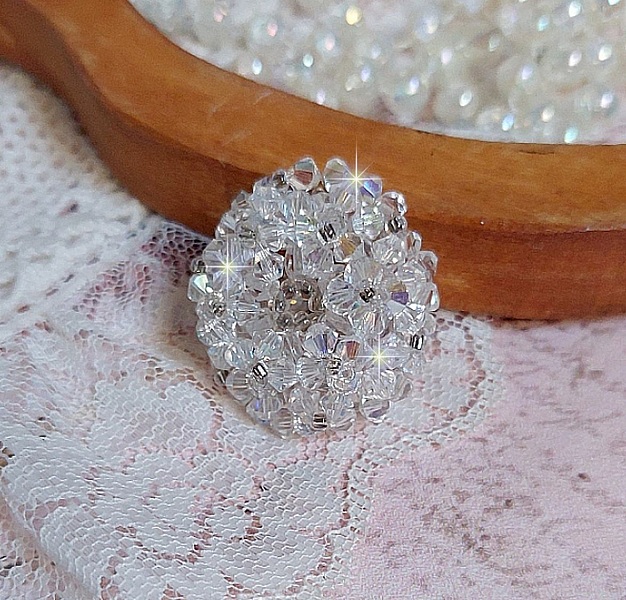Flock ring med fasetter og snurretopper i Swarovski krystall