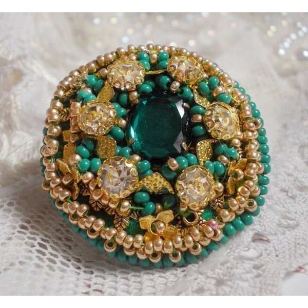 Gr&oslash;nn Iris-ring brodert med en Mirror cabochon med Swarovski krystallchatonger