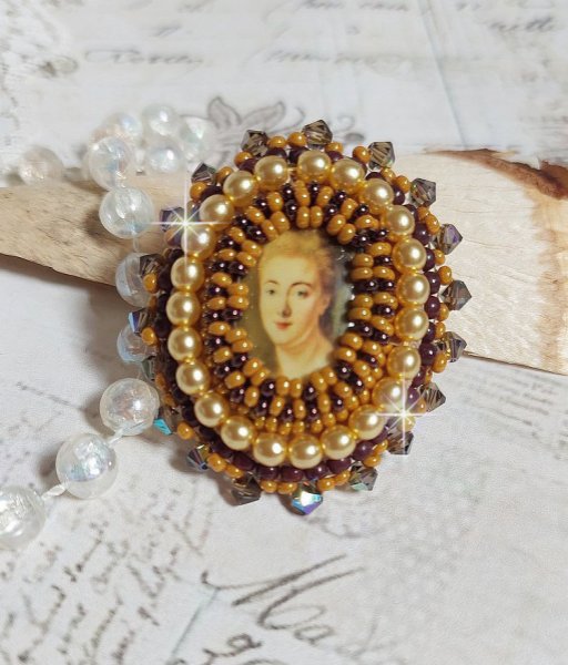 Mme de Pompadour-ring brodert med perleperler, Swarovski-krystall, en veldig vakker forf&oslash;ring