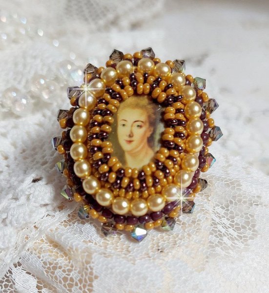Mme de Pompadour-ring brodert med perleperler, Swarovski-krystall, en veldig vakker forf&oslash;ring