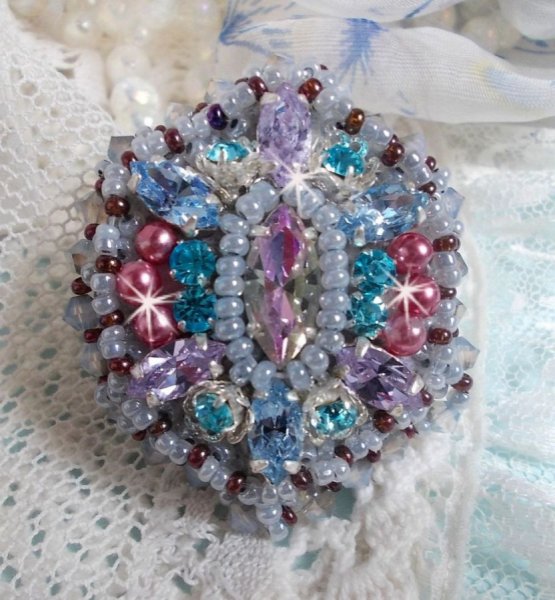 Mademoiselle Bluse ring brodert med Swarovski-krystaller og vakre perler av kvalitet