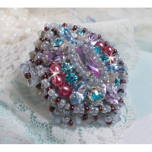 Mademoiselle Bluse ring brodert med Swarovski-krystaller og vakre perler av kvalitet