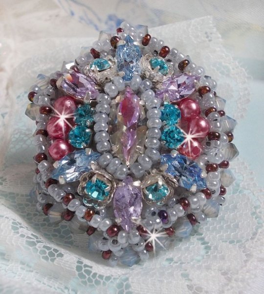 Mademoiselle Bluse ring brodert med Swarovski-krystaller og vakre perler av kvalitet