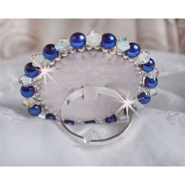 Blue Nile-ring brodert med lapis lazuli og Swarovski-krystaller