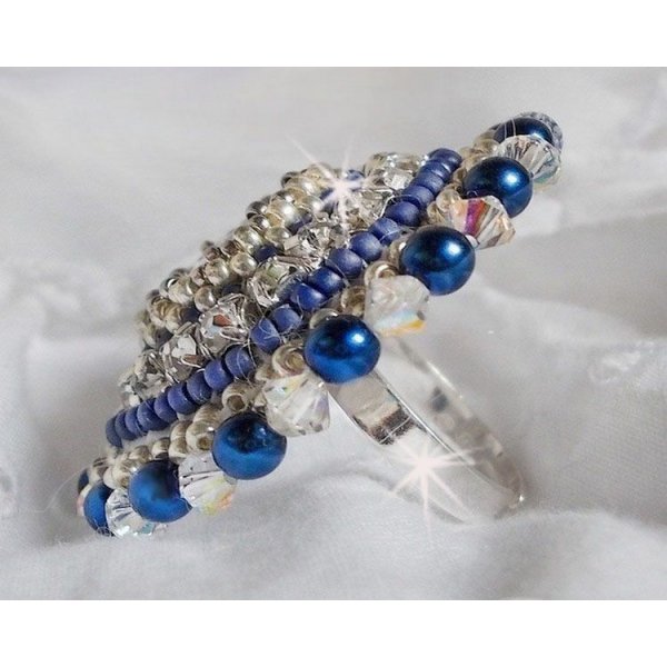 Blue Nile-ring brodert med lapis lazuli og Swarovski-krystaller