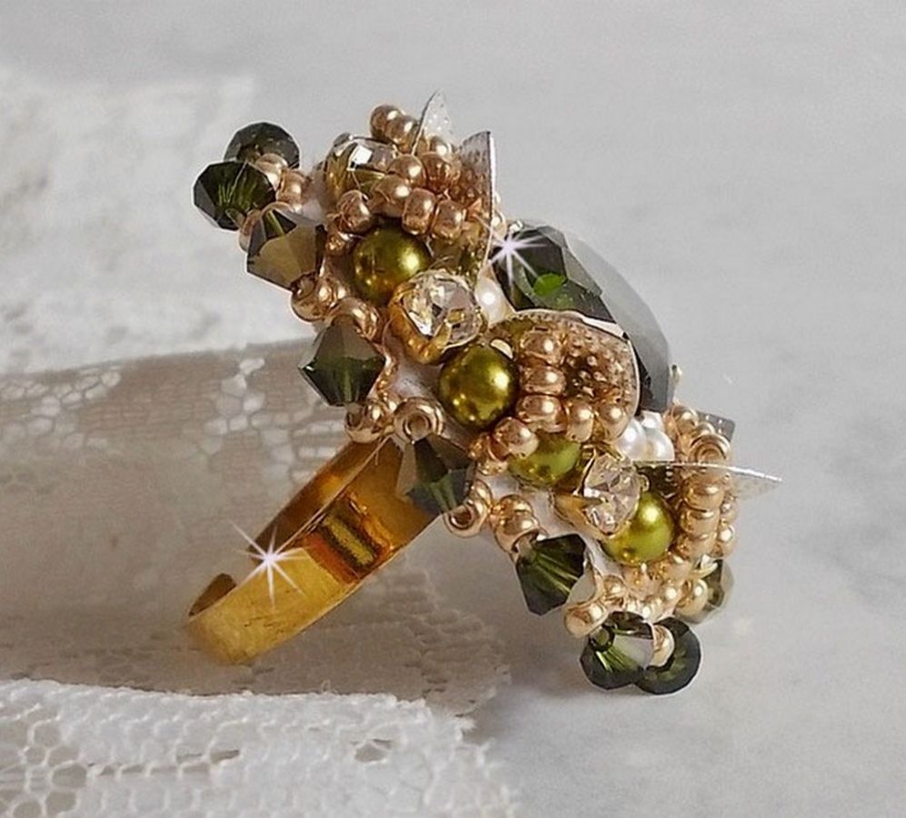 Ring L'Oiseau des Iles Green Silver brodert med perler, Swarovski-krystaller og frøperler