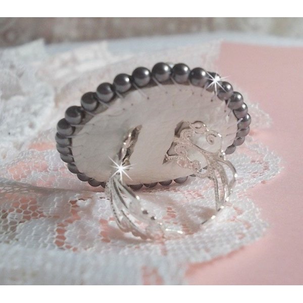Bague Pampilles Rose et Grise avec des navettes et perles nacrées en cristal de Swarovski