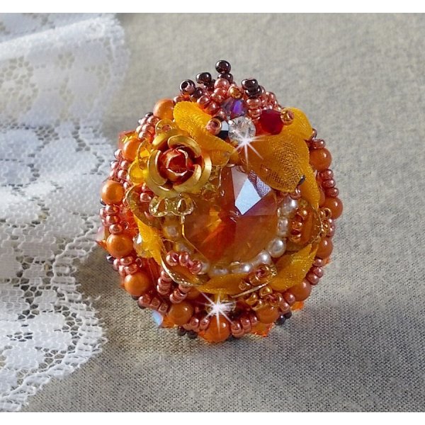 Les R&ecirc;ves d'Acapulco-ring brodert med Swarovski-krystaller, Miyuki seed perler, glass og perler i en Chic Boho Ethnic-stil