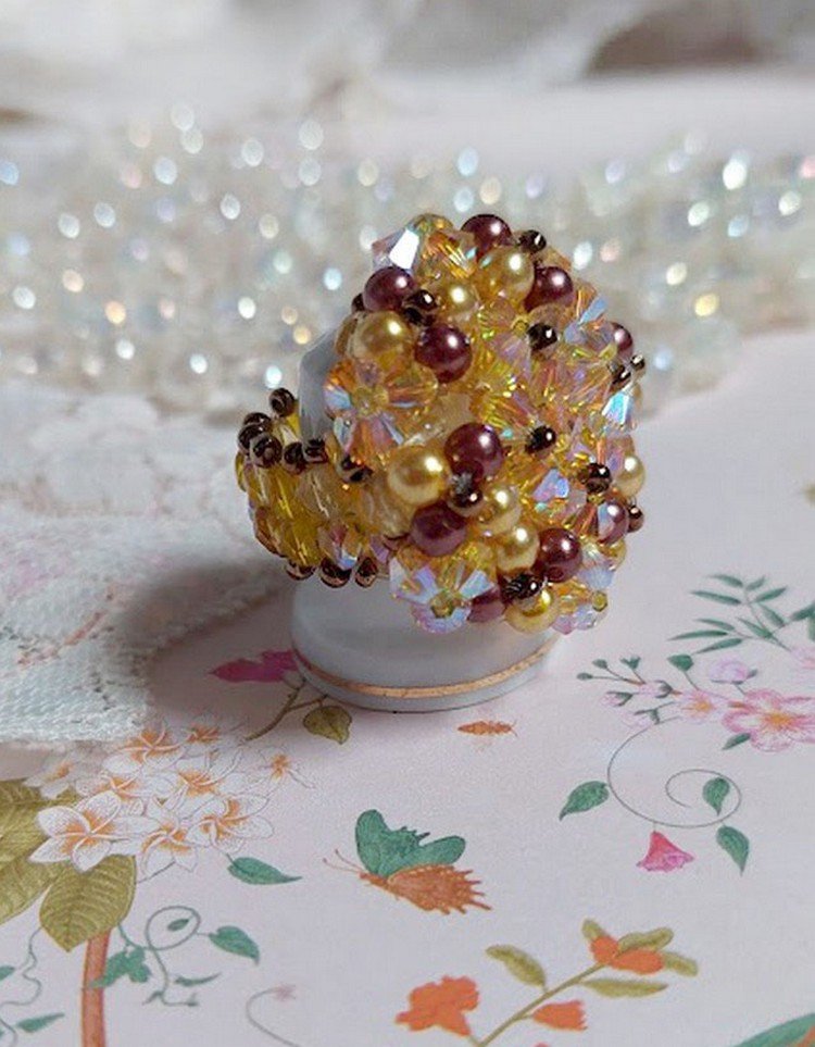 Solskinnsring med fasetter, perleperler og Swarovski-krystallspinnere