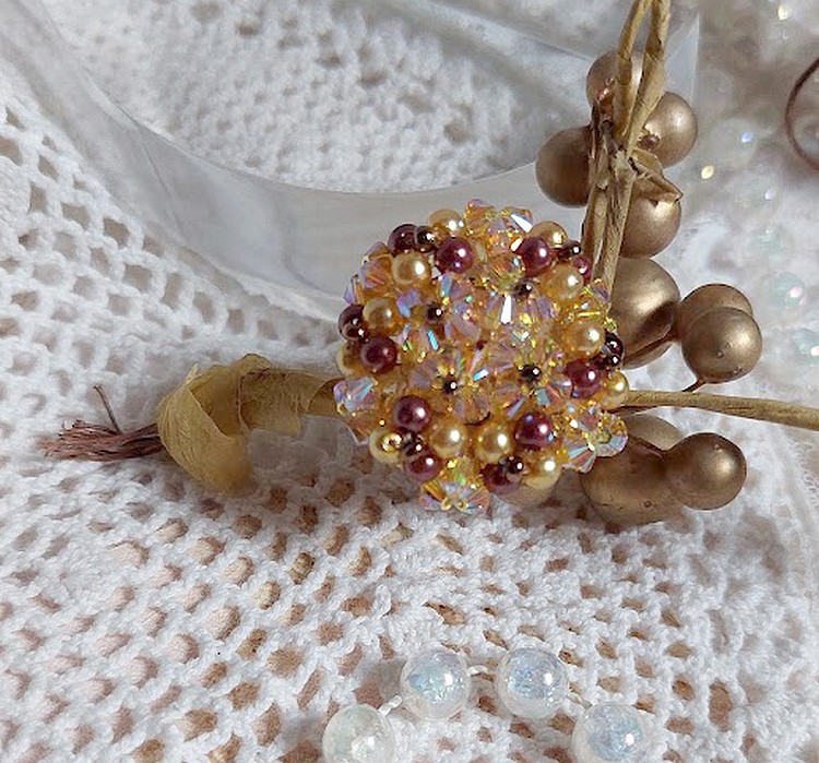 Solskinnsring med fasetter, perleperler og Swarovski-krystallspinnere