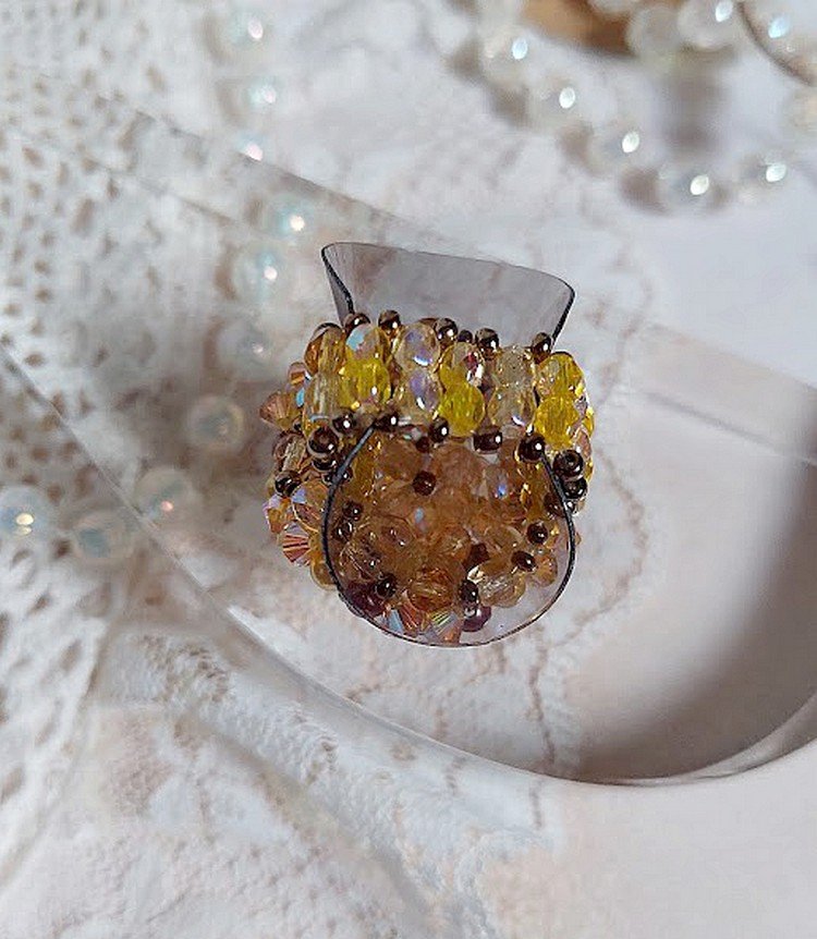 Solskinnsring med fasetter, perleperler og Swarovski-krystallspinnere
