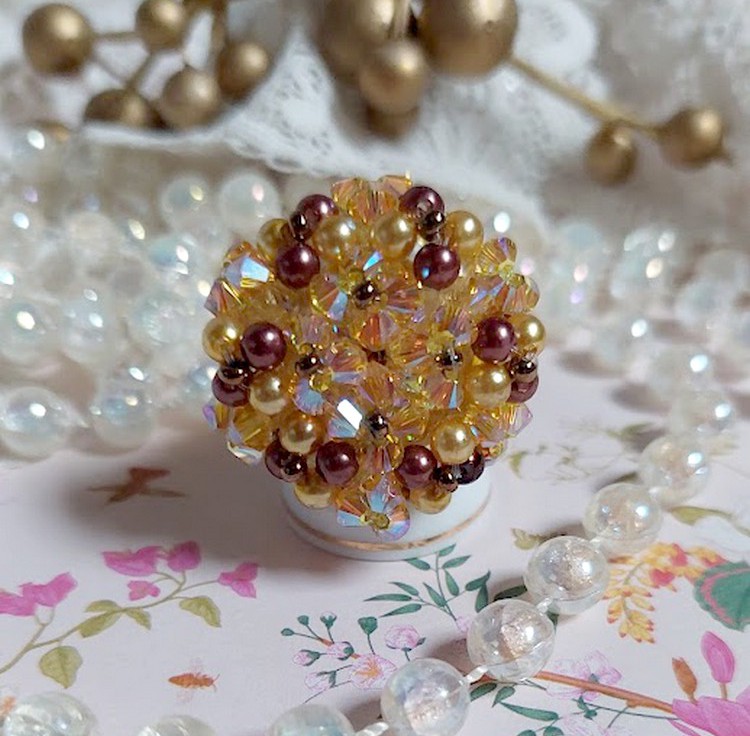 Solskinnsring med fasetter, perleperler og Swarovski-krystallspinnere