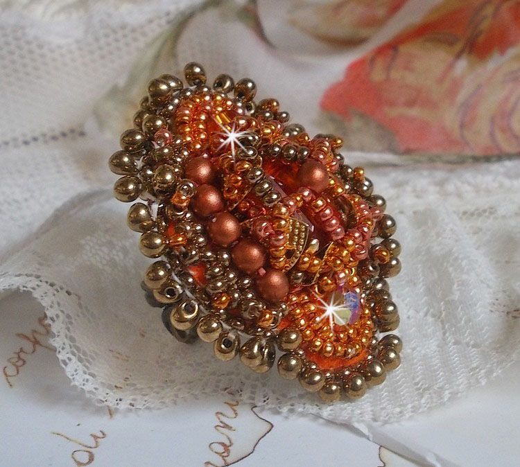 Bague Soufle d'Automne Ethnique avec un cabochon topaz vintage