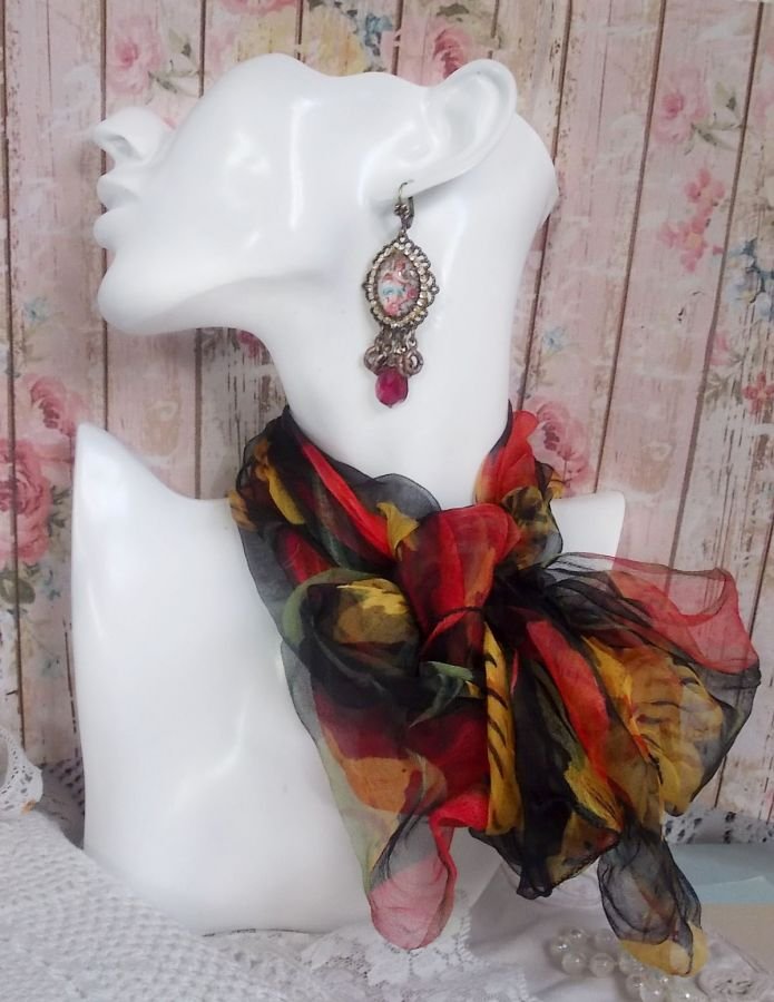 BO Petit Ange laget med forstørrende engel cabochons, krystaller, berlocker og glassperler
