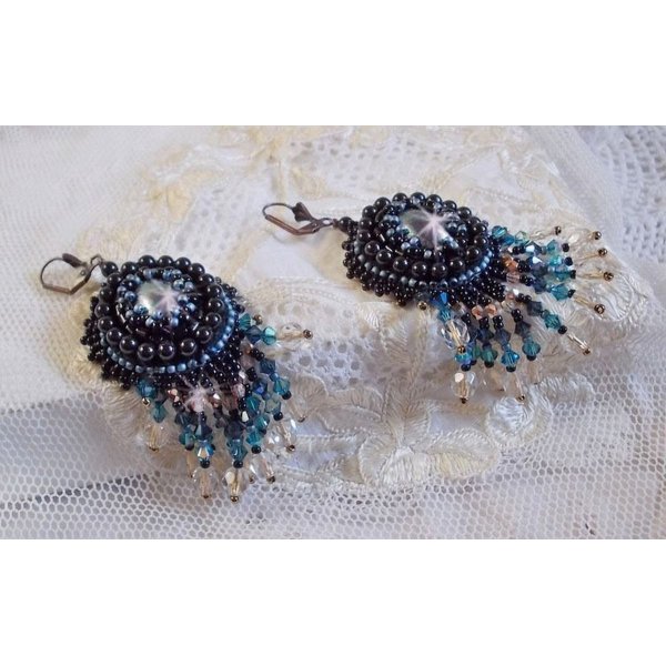 BO Angelot brodert med harpiks cabochons, Swarovski krystallperler og Toho frøperler