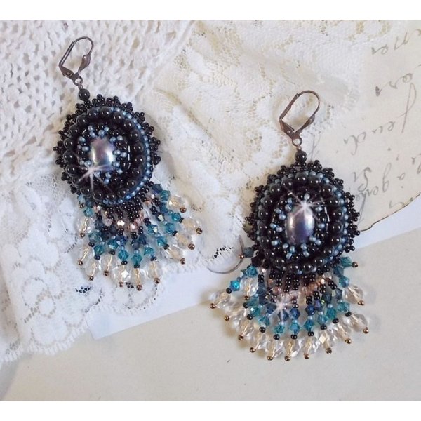 BO Angelot brodert med harpiks cabochons, Swarovski krystallperler og Toho fr&oslash;perler