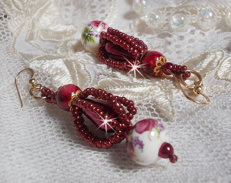 BO Art'D montert med porselensperler, perleperler, Miyuki seed perler og 14 karat gullfylte &oslash;rekroker.