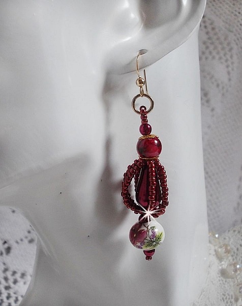 BO Art'D montert med porselensperler, perleperler, Miyuki seed perler og 14 karat gullfylte &oslash;rekroker.