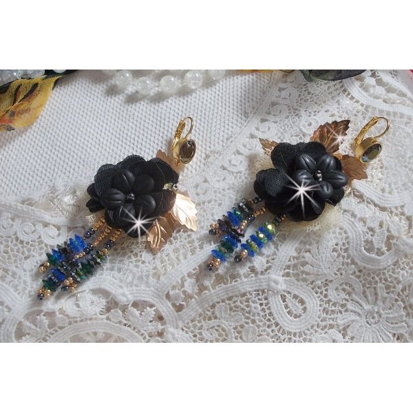 BO Black and Gold Dreamcatcher Tassels brodert med fine blonder og Swarovski-krystaller