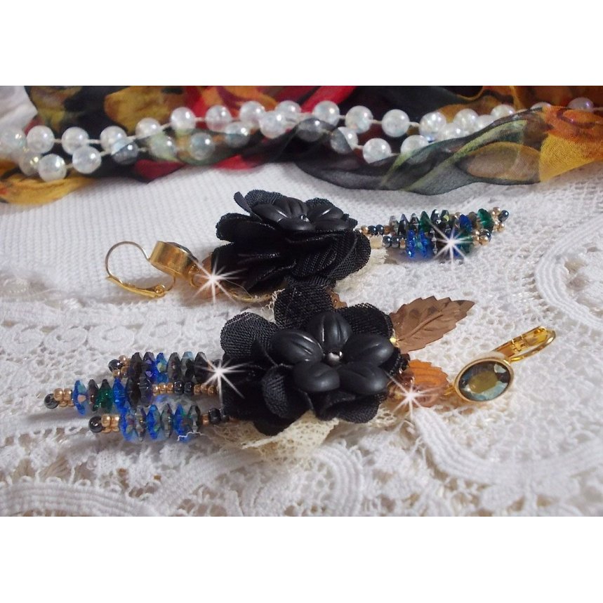 BO Black and Gold Dreamcatcher Tassels brodert med fine blonder og Swarovski-krystaller