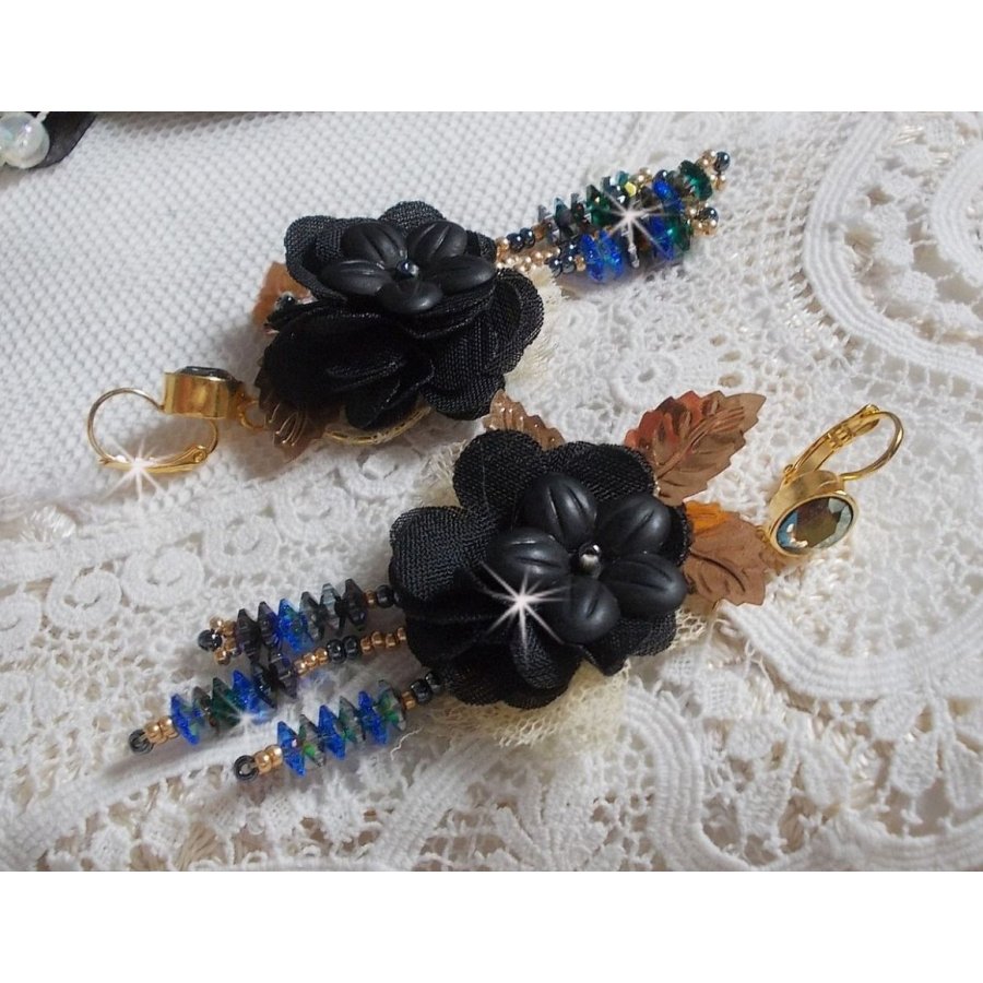 BO Black and Gold Dreamcatcher Tassels brodert med fine blonder og Swarovski-krystaller