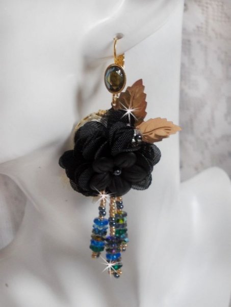 BO Black and Gold Dreamcatcher Tassels brodert med fine blonder og Swarovski-krystaller