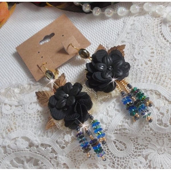 BO Black and Gold Dreamcatcher Tassels brodert med fine blonder og Swarovski-krystaller