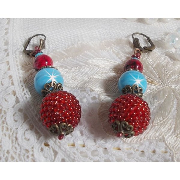 BO Bel'Art med glassperler og rocailler brodert p&aring; treperler