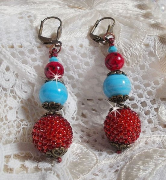 BO Bel'Art med glassperler og rocailler brodert p&aring; treperler