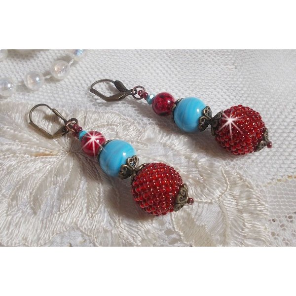 BO Bel'Art med glassperler og rocailler brodert p&aring; treperler