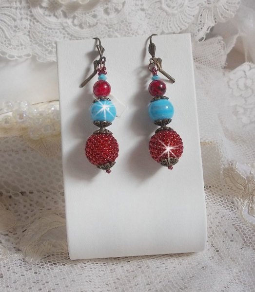 BO Bel'Art med glassperler og rocailler brodert p&aring; treperler