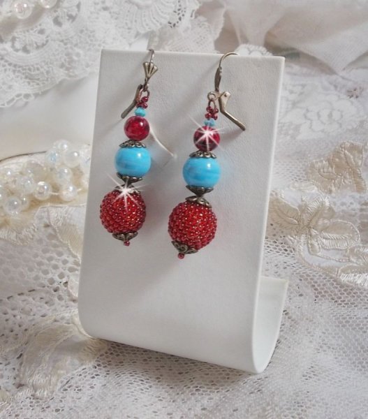 BO Bel'Art med glassperler og rocailler brodert p&aring; treperler