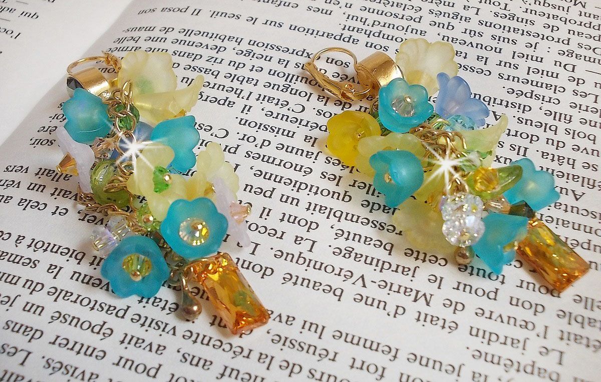 BO Bella Yellow montert med Swarovski-krystaller, frostede blomster og perler 