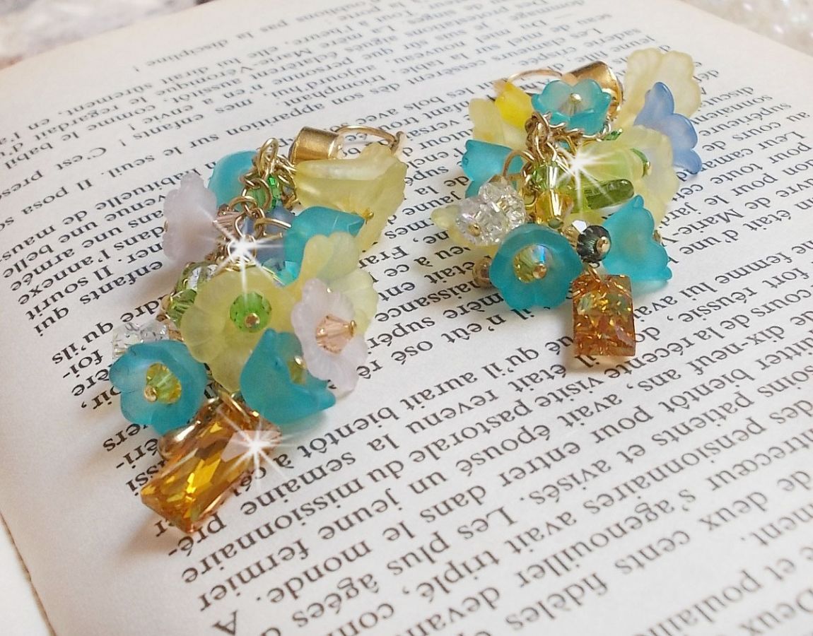 BO Bella Yellow montert med Swarovski-krystaller, frostede blomster og perler 