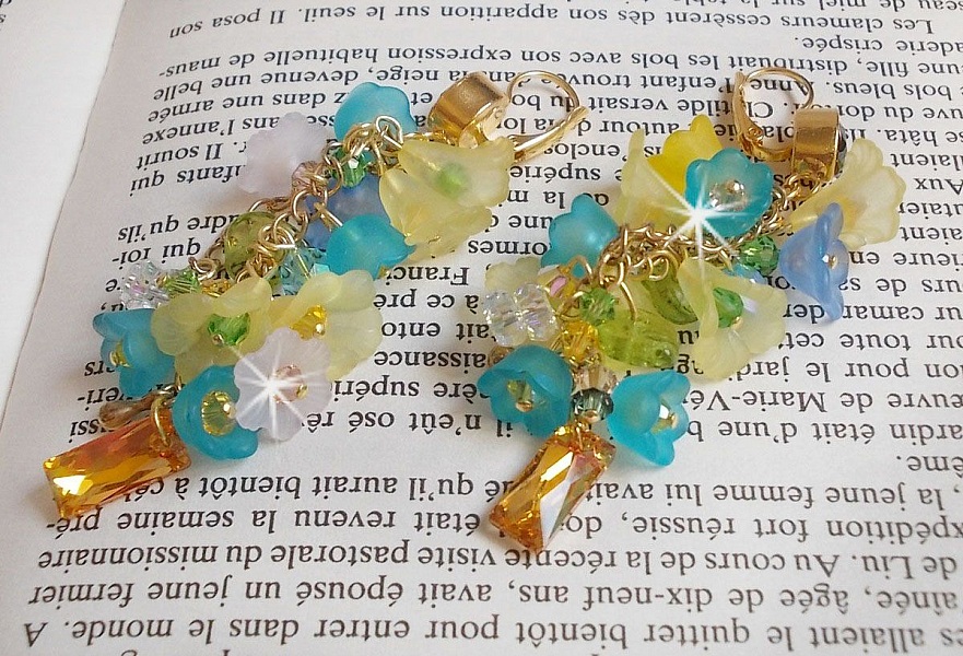 BO Bella Yellow montert med Swarovski-krystaller, frostede blomster og perler 