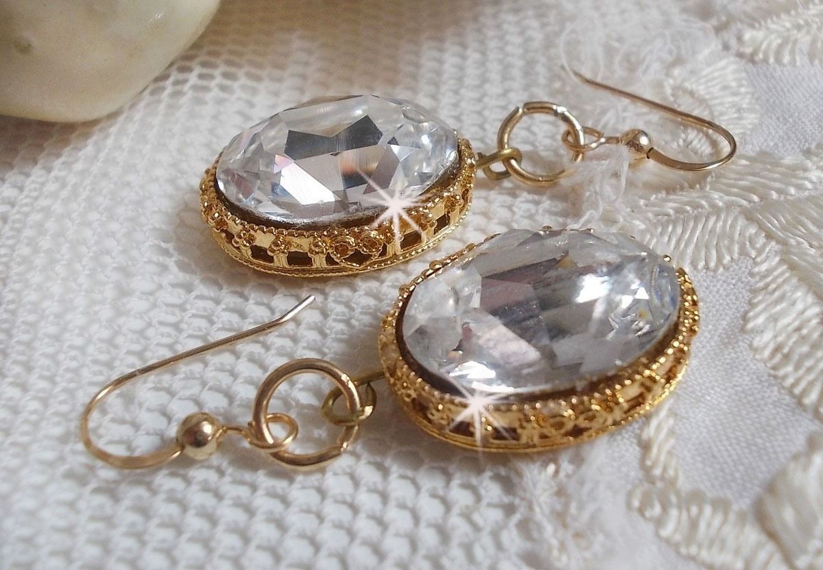 BO Gull Øredobber med Swarovski-krystaller innfattet i gull cabochoner med 14 karat gullfylte ørekroker