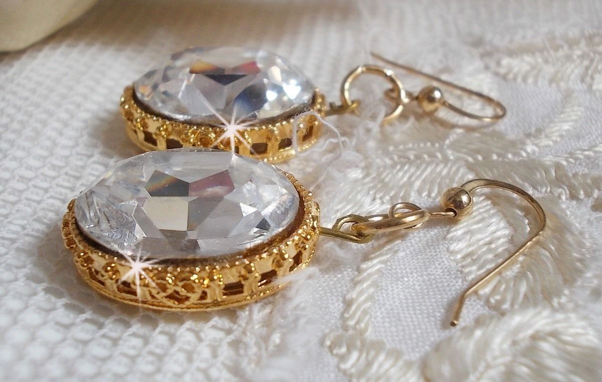 BO Gull Øredobber med Swarovski-krystaller innfattet i gull cabochoner med 14 karat gullfylte ørekroker