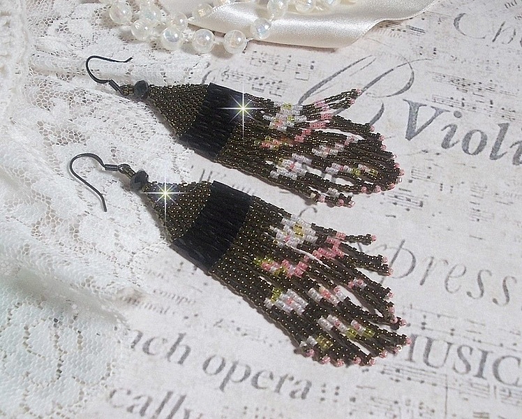 BO Champ&ecirc;tre mont&eacute;es avec des rocailles et tubes torsad&eacute;es en Verre aux couleurs de saison : Olive, Jaune, Vert, Saumon et Blanc &agrave; laquelle s&rsquo;ajoute des perles sur des crochets d&rsquo;oreilles Laiton