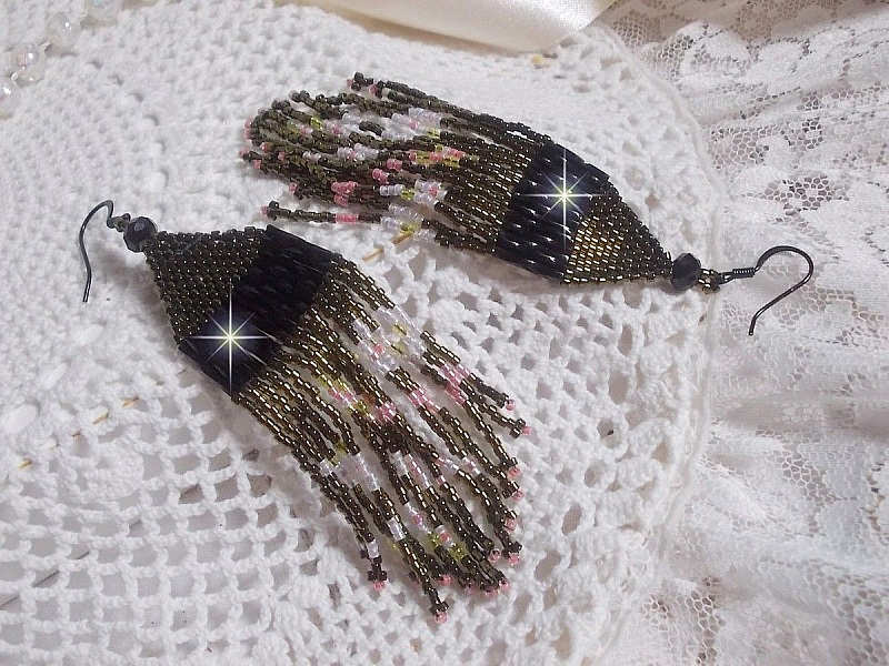 BO Champ&ecirc;tre mont&eacute;es avec des rocailles et tubes torsad&eacute;es en Verre aux couleurs de saison : Olive, Jaune, Vert, Saumon et Blanc &agrave; laquelle s&rsquo;ajoute des perles sur des crochets d&rsquo;oreilles Laiton