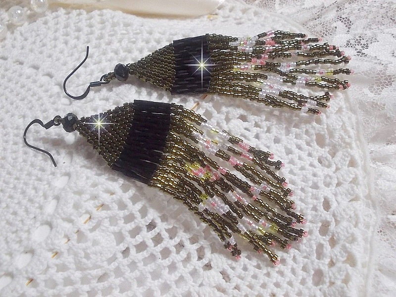 BO Champ&ecirc;tre mont&eacute;es avec des rocailles et tubes torsad&eacute;es en Verre aux couleurs de saison : Olive, Jaune, Vert, Saumon et Blanc &agrave; laquelle s&rsquo;ajoute des perles sur des crochets d&rsquo;oreilles Laiton