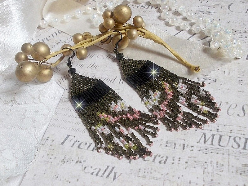 BO Champ&ecirc;tre mont&eacute;es avec des rocailles et tubes torsad&eacute;es en Verre aux couleurs de saison : Olive, Jaune, Vert, Saumon et Blanc &agrave; laquelle s&rsquo;ajoute des perles sur des crochets d&rsquo;oreilles Laiton