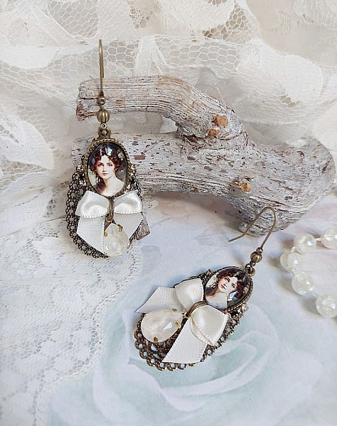 BO Charme Shabby Chic cr&eacute;&eacute;es avec perles Cristal Swarovski, cabochons loupes, strass, crochets laitons