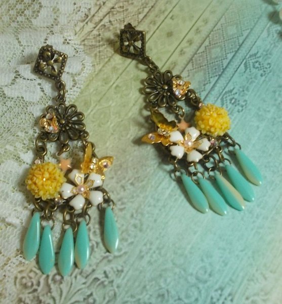 BO V&aring;rhjerte laget med dolker, harpiksblomster, PureCrystal og charms