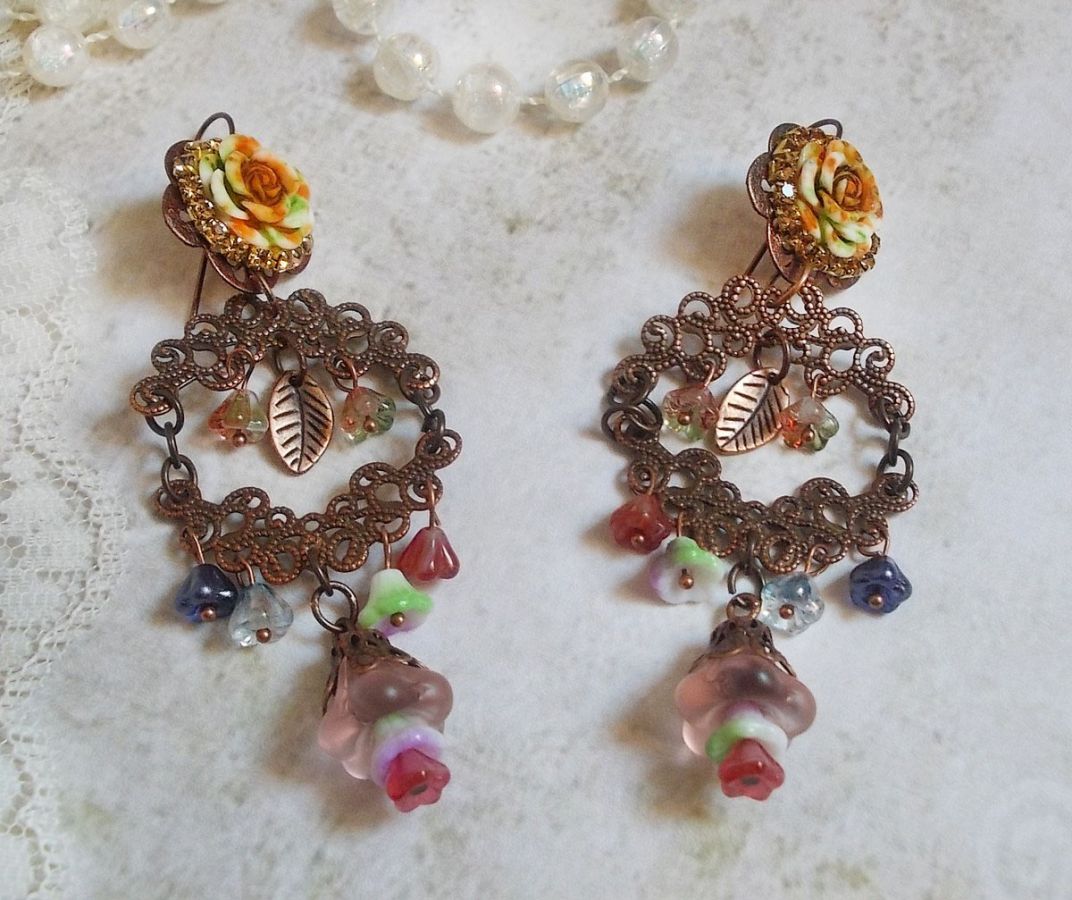 BO French Flowers skapt med klokkeblomster, klokkeblomster, roser og tilbehør i Aged Copper