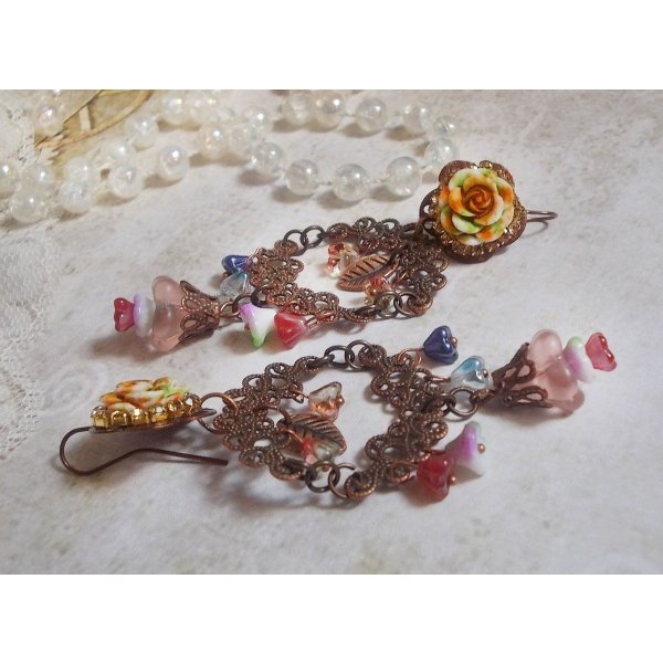 BO French Flowers skapt med klokkeblomster, klokkeblomster, roser og tilbeh&oslash;r i Aged Copper