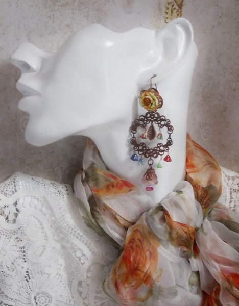 BO French Flowers skapt med klokkeblomster, klokkeblomster, roser og tilbeh&oslash;r i Aged Copper