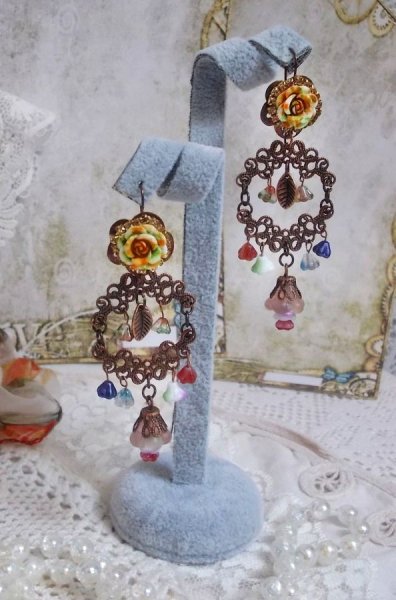 BO French Flowers skapt med klokkeblomster, klokkeblomster, roser og tilbeh&oslash;r i Aged Copper