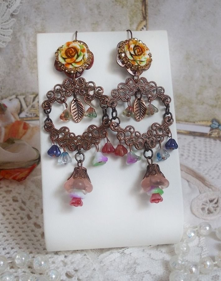 BO French Flowers skapt med klokkeblomster, klokkeblomster, roser og tilbehør i Aged Copper