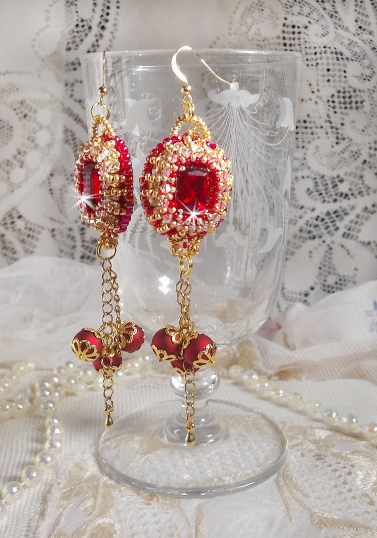 BO Nous Two brodert med Swarovskikrystall cabochoner og perler, 14 karat gull Fylte ørekroker